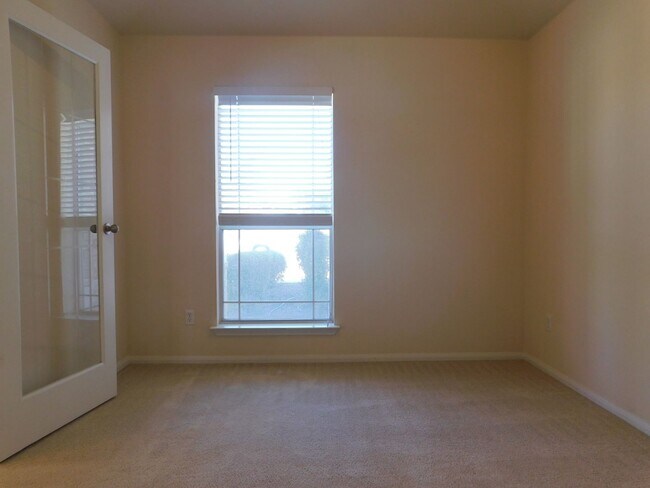 Building Photo - 523 Cattail Cir