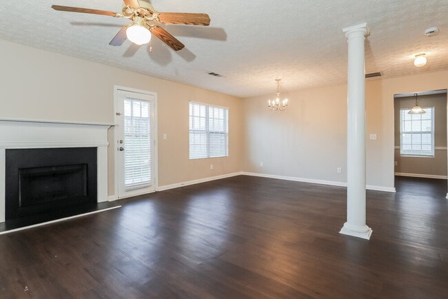 Foto del edificio - 5055 Tussahaw Crossing