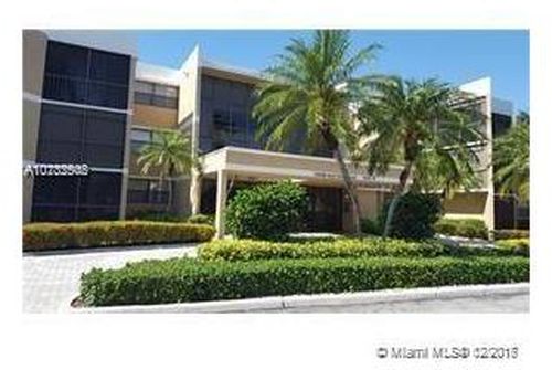 Foto del edificio - 16400 Golf Club Rd