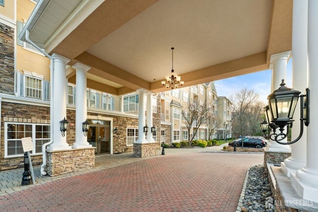 Foto del edificio - 540 Cranbury Rd