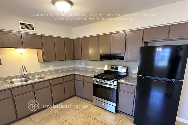 Foto del edificio - 17043 N 15th Ave