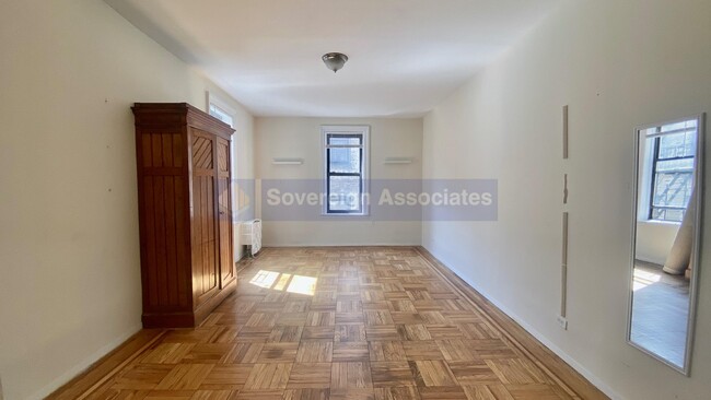 Building Photo - 1803 Riverside Drive