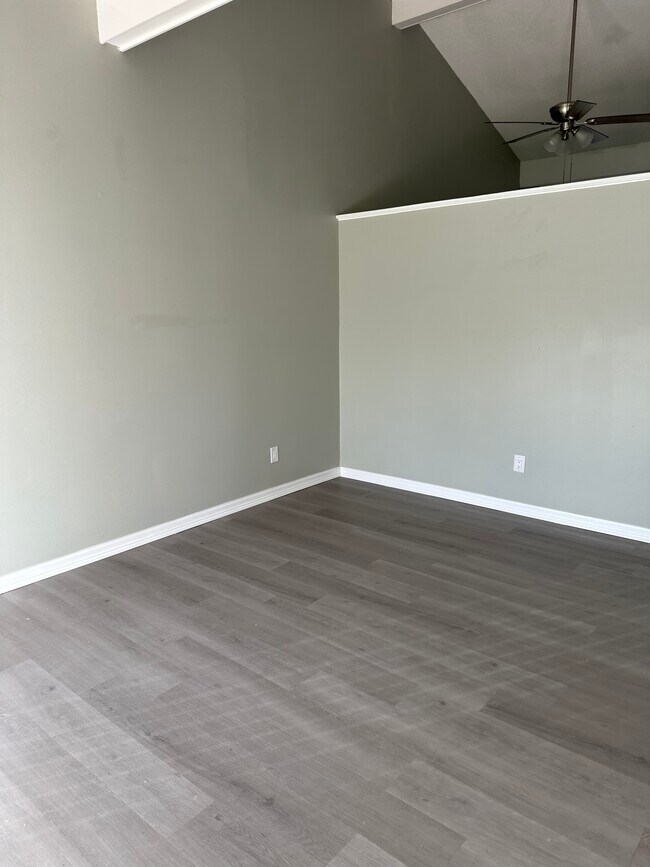 Building Photo - Hillpoint Way