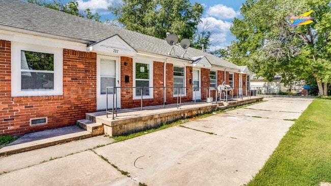 Building Photo - 725 S Greenwood Ave