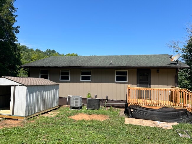 Building Photo - 4001 Island Home Pike