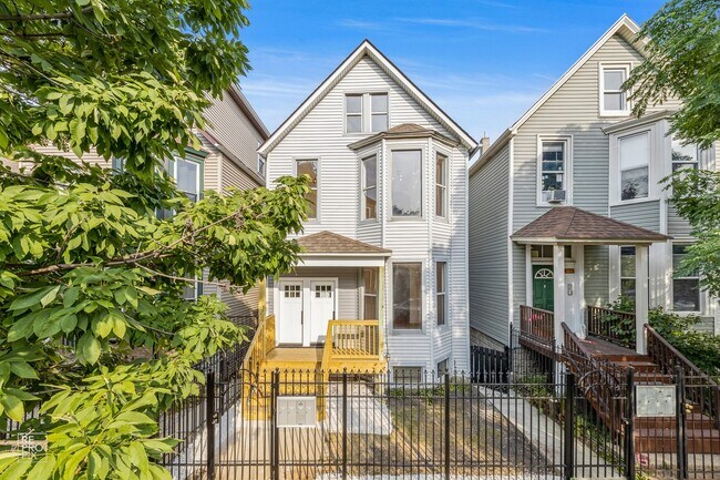 Building Photo - 1813 N Kedzie Ave