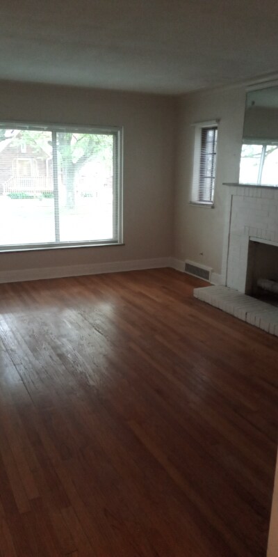 Building Photo - 5790 Lakepointe St