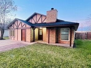 Building Photo - 1225 Clover Dr