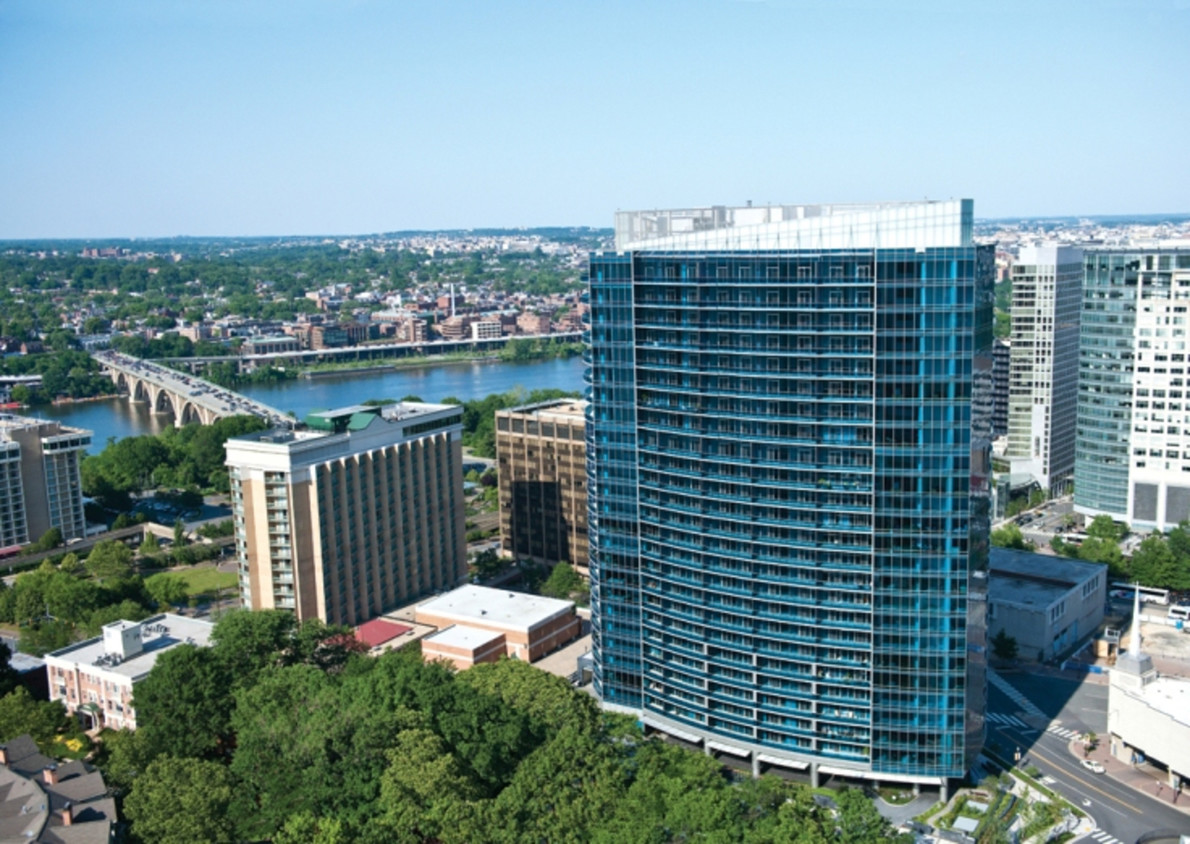 Turnberry Tower - 1881 N Nash St
