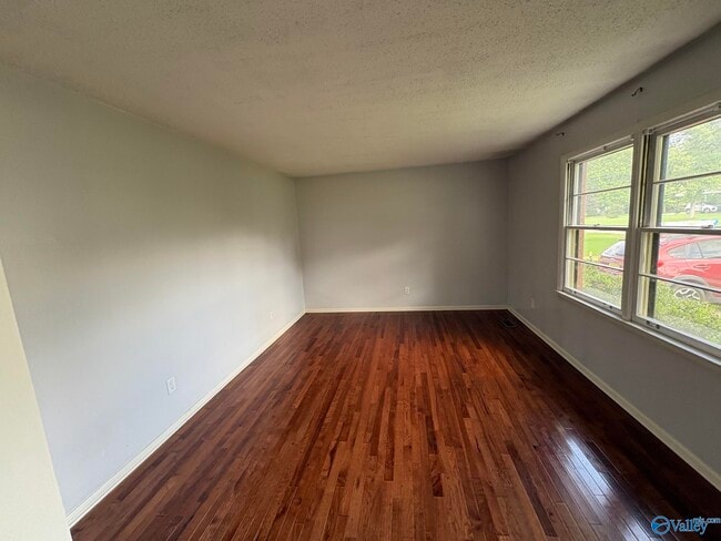 Foto del edificio - 125 Meadow Dr