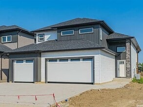 Building Photo - 580 Kalra St.