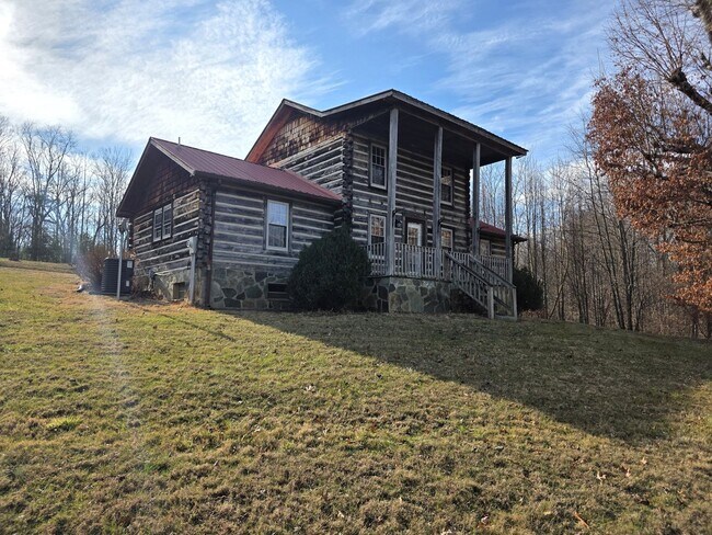 Foto del edificio - Cozy 3BR/2BA Cabin with Stunning Mountain Views