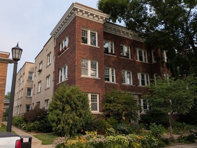 Building Photo - 2300 Girard Ave S