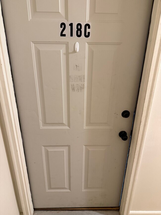 Puerta de la unidad 218-C - 218 N Queen St