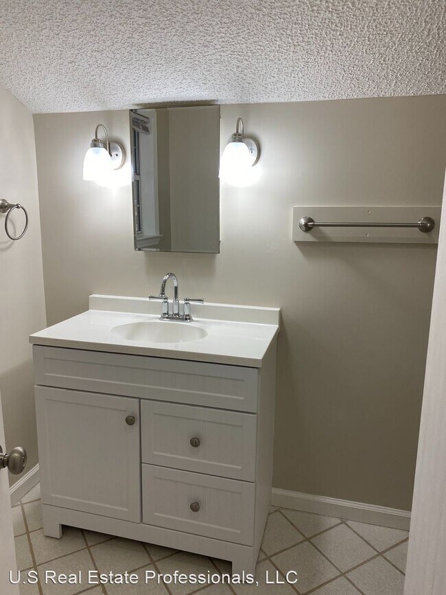 Building Photo - Studio, 1 bath House - 634 N Main Street U...