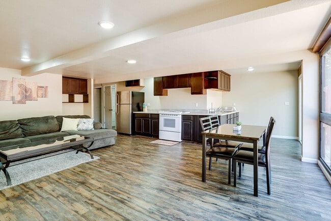 Building Photo - 5055 Old Dublin Rd