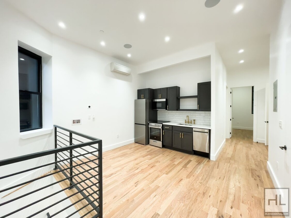 Foto principal - Spacious Williamsburg 3-Bed 2.5-Bath / Mas...