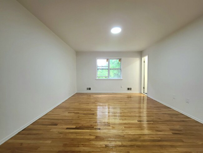 Foto del edificio - 500 Adams Ln