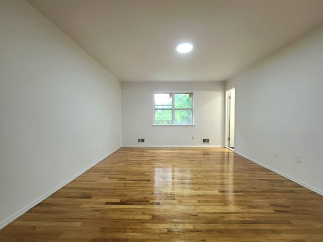 Building Photo - 500 Adams Ln