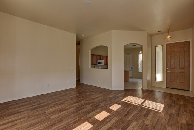 Building Photo - Beautiful Home in Granville!