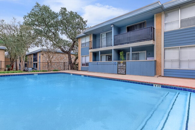 Building Photo - Oak Creek