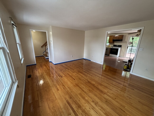 Building Photo - 118 Montclair Ave