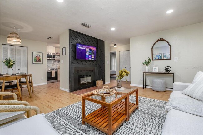 Building Photo - 4320 SW 74TH Ter