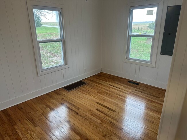 Building Photo - 2 bed 1 bath house in Country