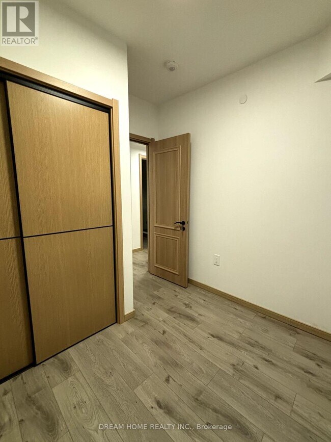 Photo du bâtiment - 3445-C33445 Sheppard Ave E