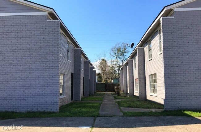 Building Photo - 2 br, 2 bath Townhome - 6609 Brittmoore Rd