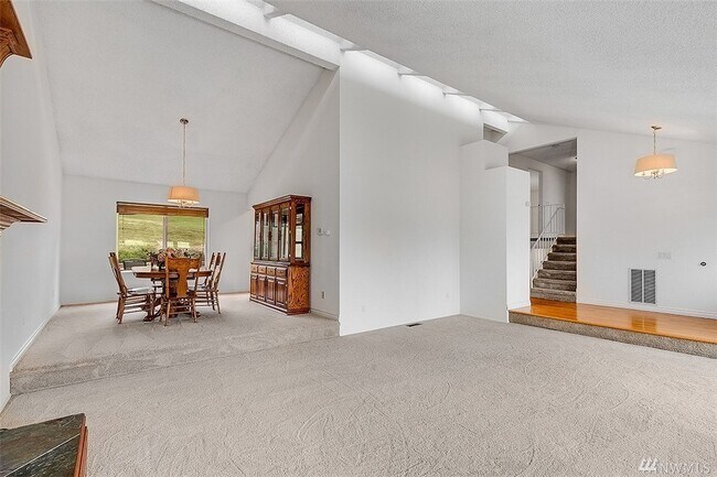 Building Photo - Twin Lakes Golf Home with Puget Sound Views!