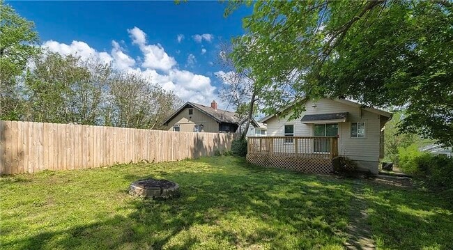 Building Photo - 2316 Delavan Ave
