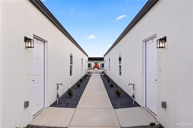 Foto del edificio - 2604 Brownjay Rd