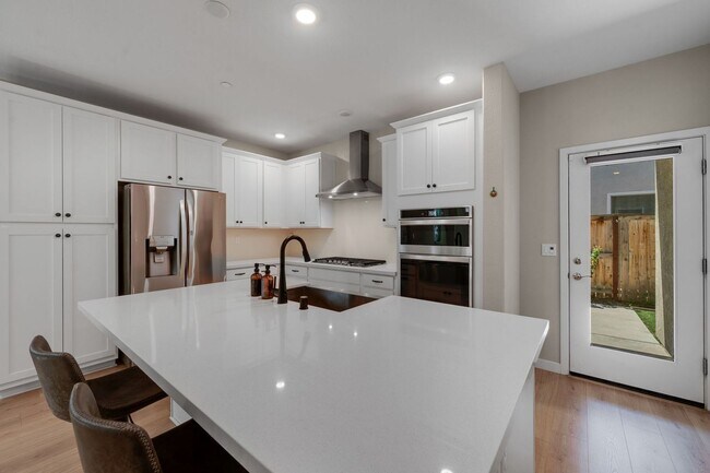 Foto del edificio - Modern 4BR Sacramento Home with Exclusive Clubhouse!