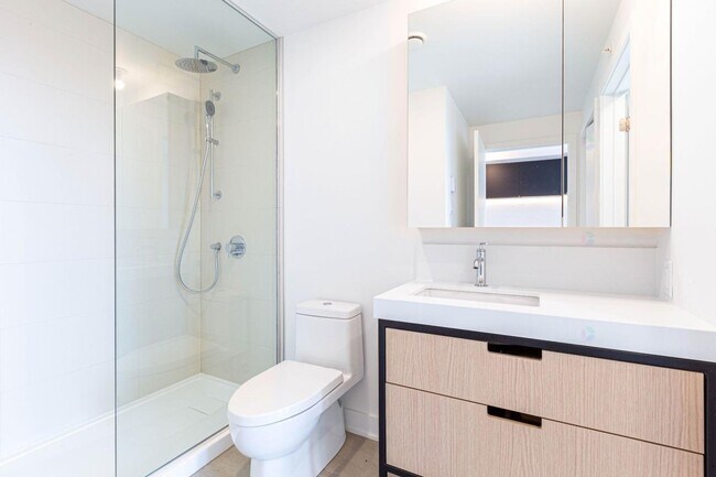 Building Photo - 60 Pl De L'éclipse