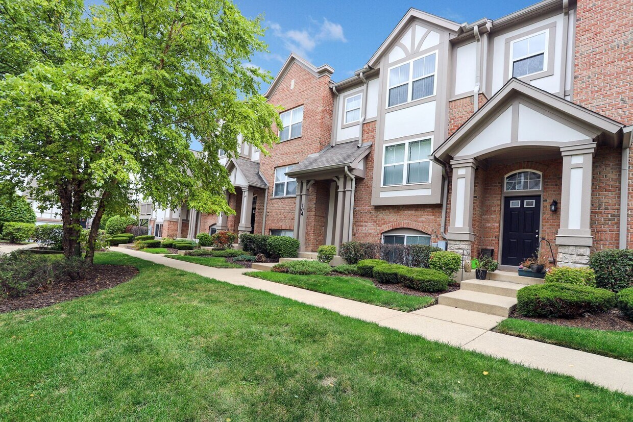 104 Rosehall Dr, Lake Zurich, IL 60047 Townhome Rentals in Lake