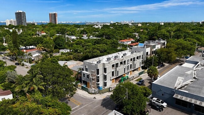 Foto del edificio - 420 NE 72nd St
