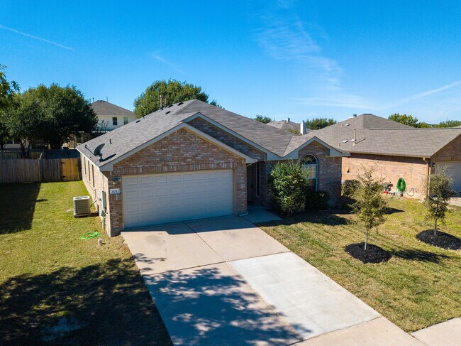 Building Photo - 109 Fossil Trl