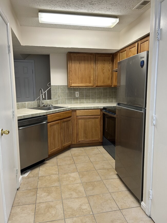 Foto del edificio - 46354 Columbus Dr