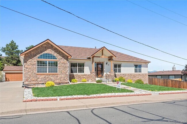 Foto del edificio - Amazing, Large & Beautiful Lakewood Home A...