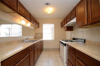 Building Photo - 722 Odessa Ct