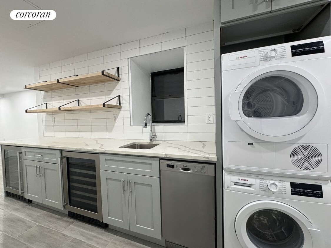 Foto principal - 323 E 93rd St