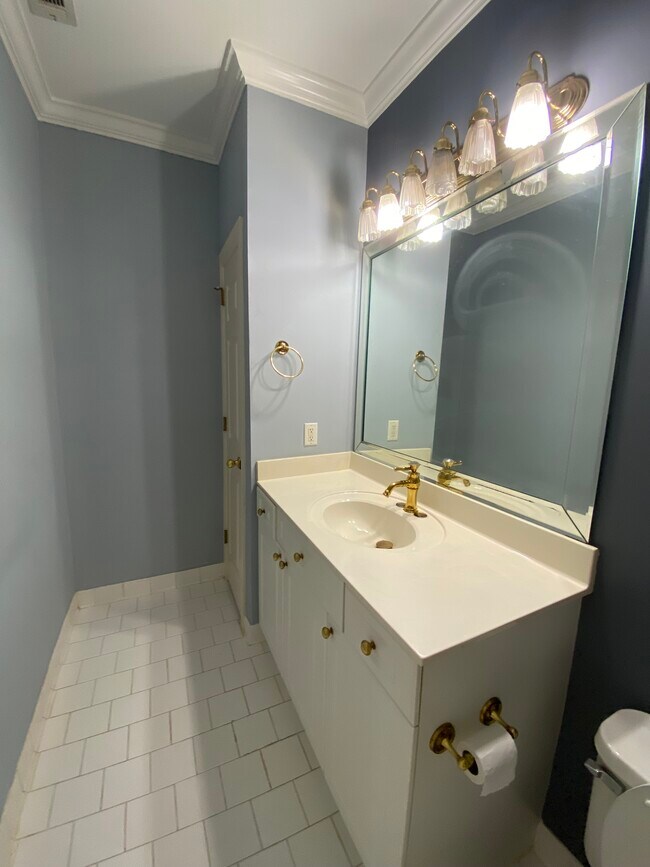 Baño completo - 116 31st Ave N