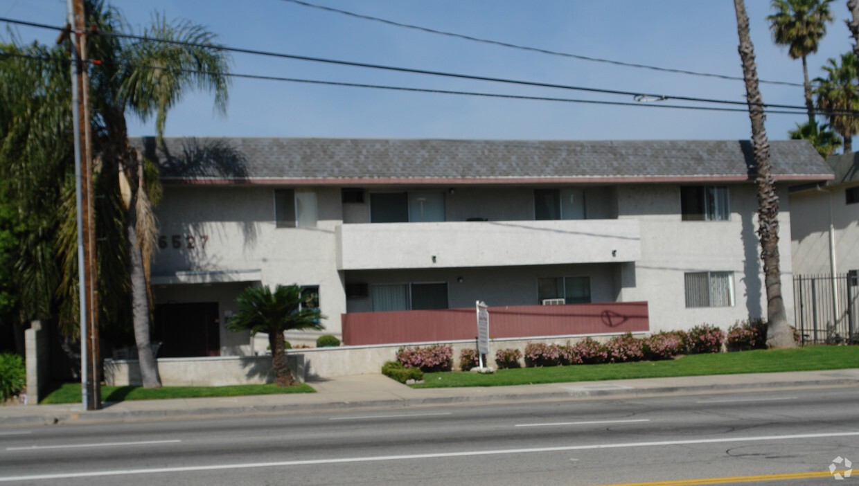 Building Photo - 6527 De Soto Ave