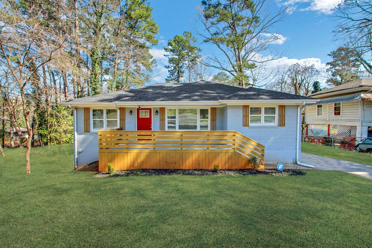 Primary Photo - 2122 Holly Hill Dr