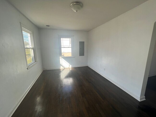 Building Photo - 949 Kellogg Ave 2bed/1bath $1195