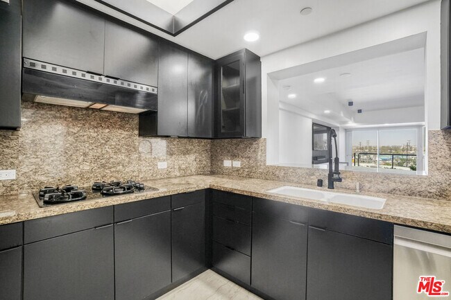 Foto del edificio - 13600 Marina Pointe Dr
