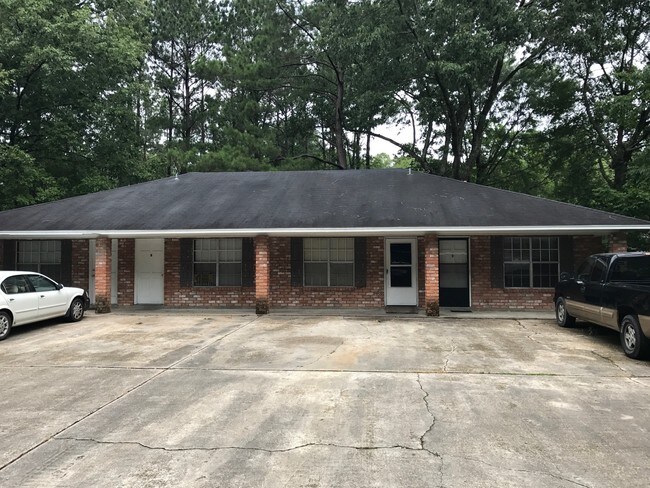 Building Photo - 42185 Deborah Dr