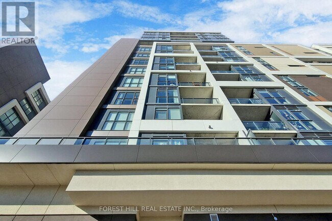 Photo du bâtiment - 550-550 N Service Rd