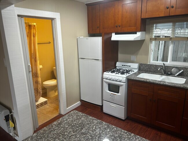 Foto del edificio - 564 W 36th St